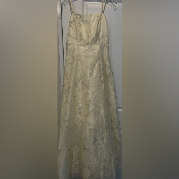 Yellow dress with beautiful silver flower detailing! - Picture 3 of 8